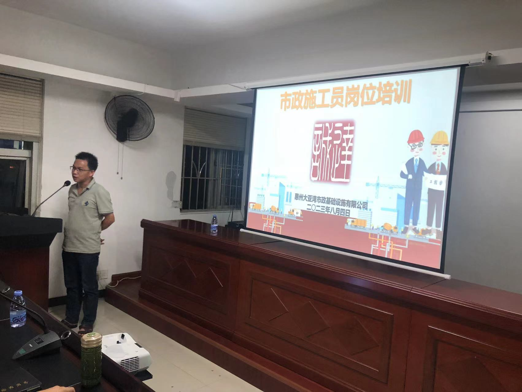 8月4日公司副總黃漢能組織召開(kāi)了質(zhì)量管理工作交流會(huì )